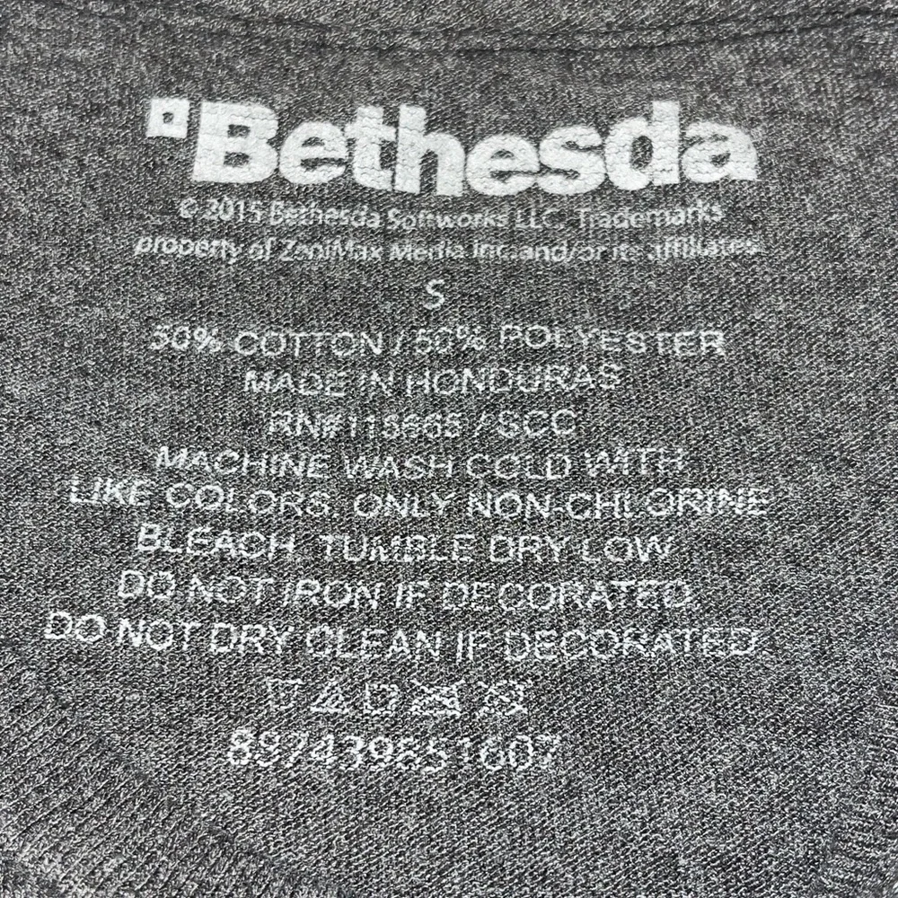 OFFICIAL BETHESDA FALLOUT VAULT BOY SHIRT - Picture 4 of 6